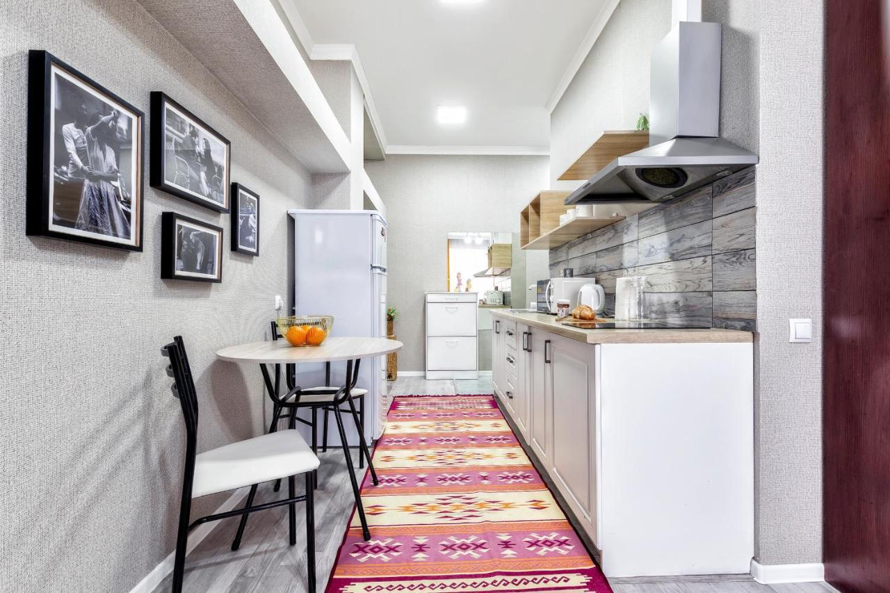 Cosy flat in the city center Астана Экстерьер фото