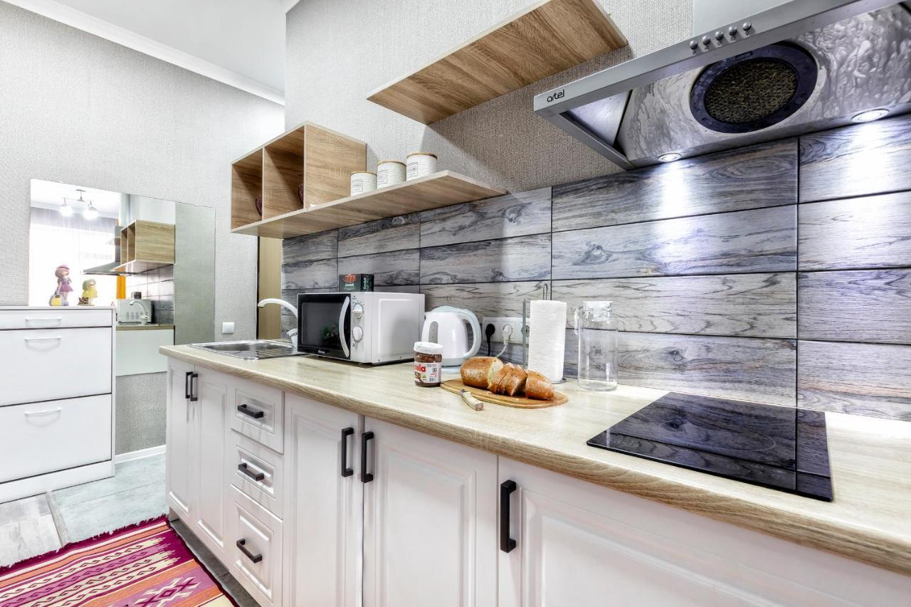 Cosy flat in the city center Астана Экстерьер фото
