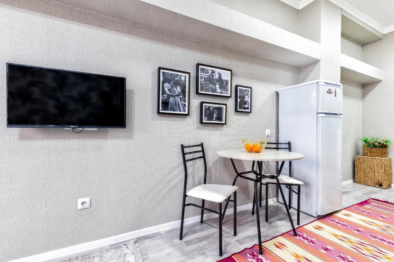 Cosy flat in the city center Астана Экстерьер фото