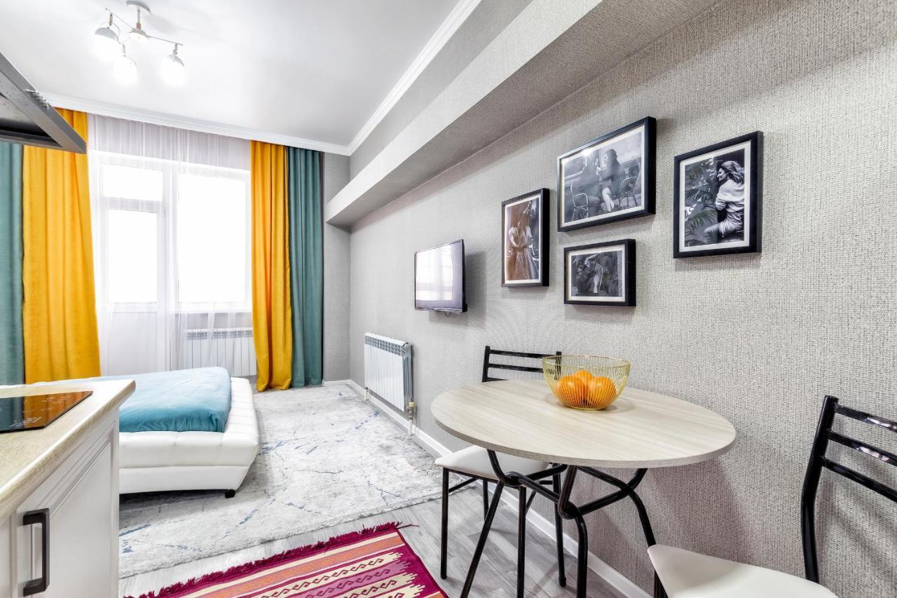 Cosy flat in the city center Астана Экстерьер фото